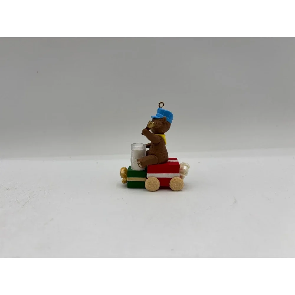 Hallmark Keepsake Ornament 1999 Vintage Milk 'n' Cookies Express Handcrafted